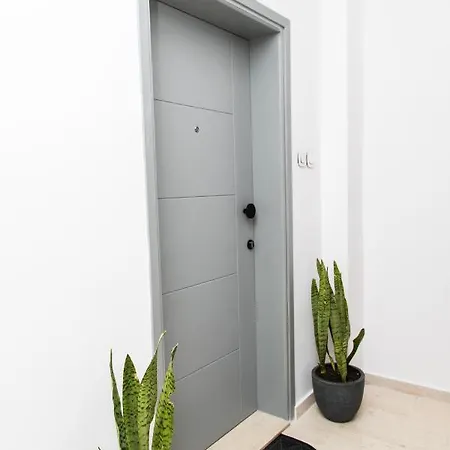 #avant_garde #beach 2',downtown 5'